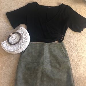 Faux leather mini a kirt! From LF😍